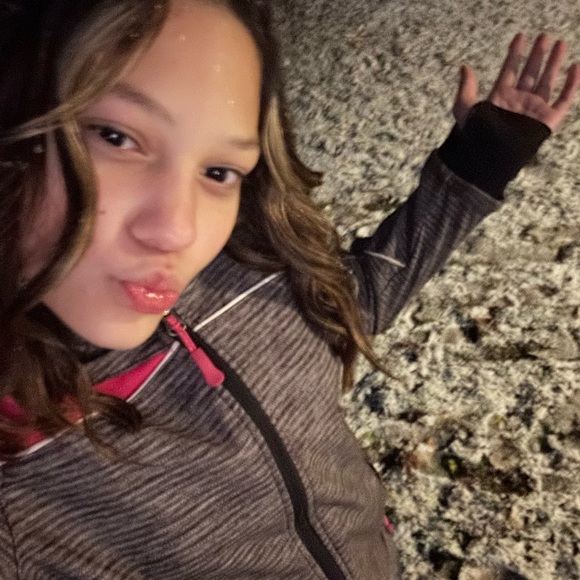 Meet your Posher, Addison - Picture 1 of 1